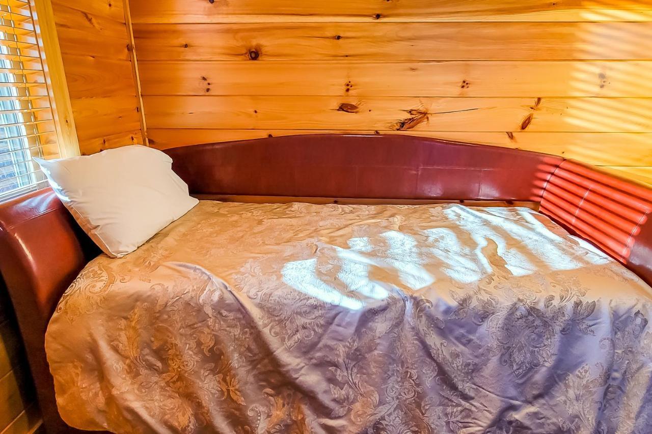 3 Lazy Bears Chalet Gatlinburg Eksteriør billede