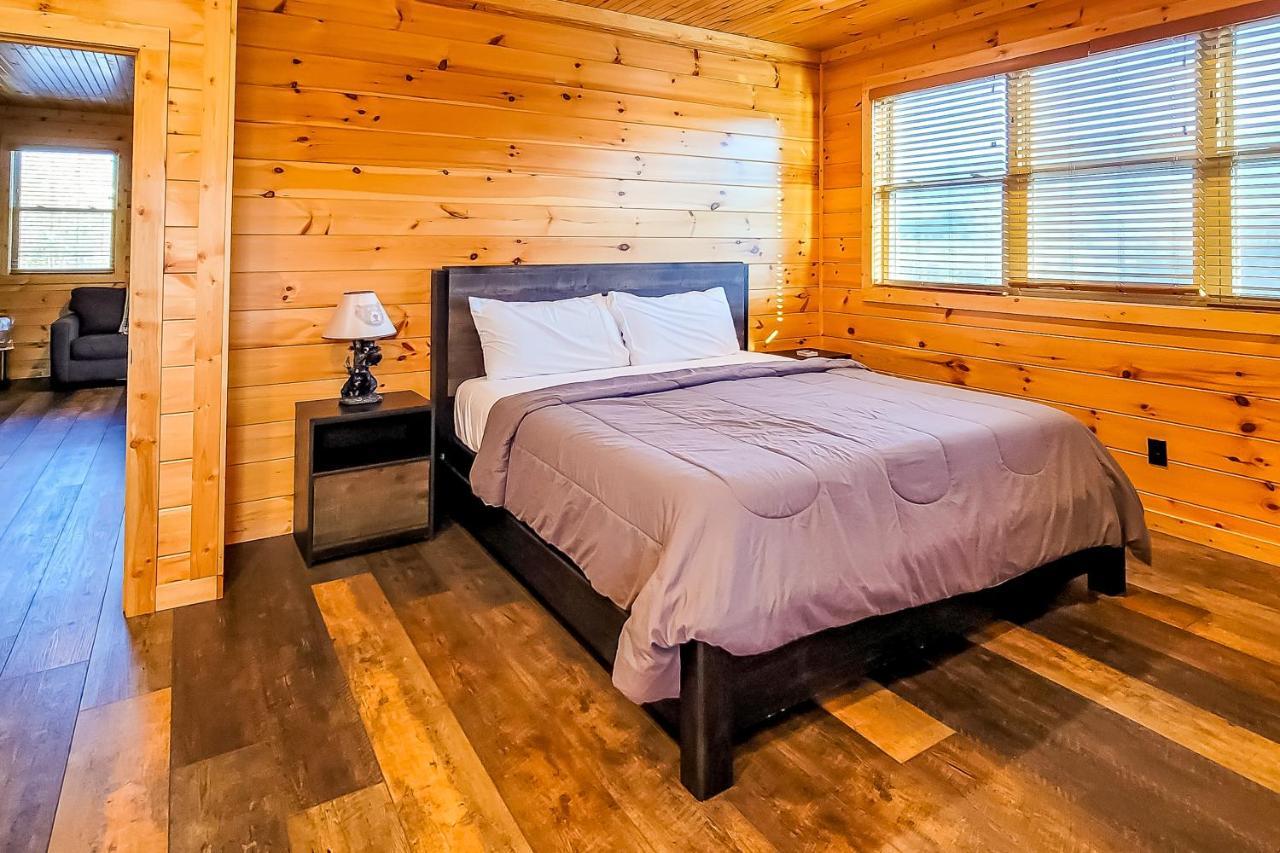 3 Lazy Bears Chalet Gatlinburg Eksteriør billede